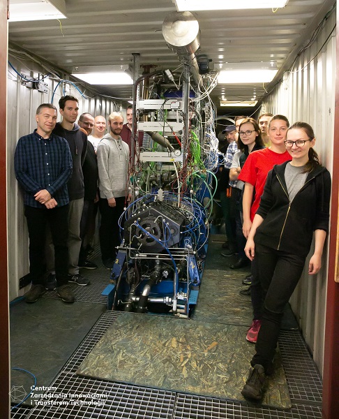 Photo of the WUT team with the PAMAR 4 engine