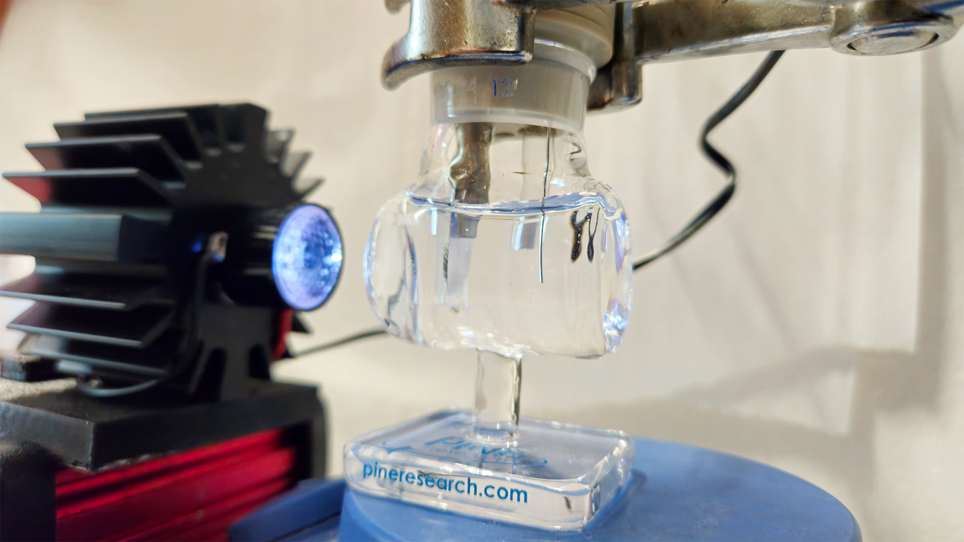 In the photo, a measurement setup in the laboratory