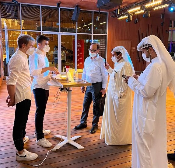 Photo of Mike Ryan and Aleksander Trakul during presenting a model of their device to the former United Arab Emirates ambassador to Poland