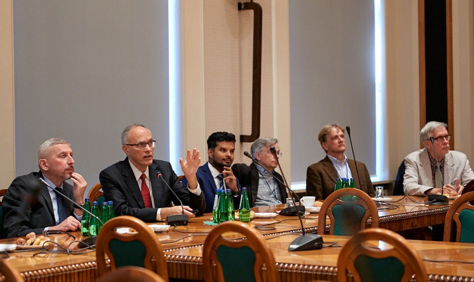 Photo of Prof. Mariusz Malinowski, WUT Vice-Rector for Research and Prof. Paolo Giubellino, director of FAIR/GSI