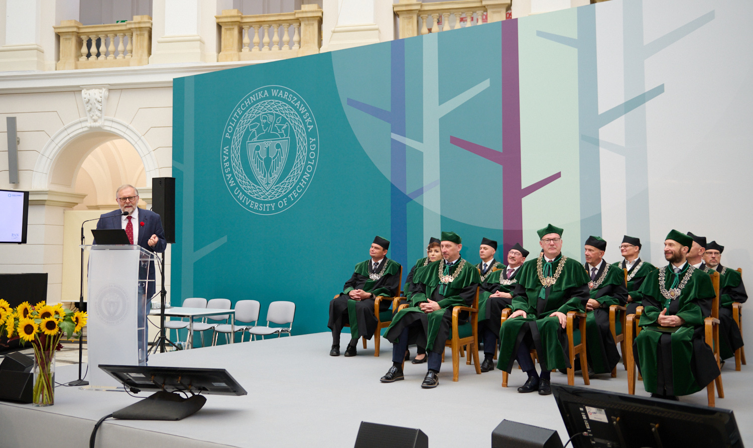 Photo of Professor Szymon P. Malinowski during the first lecture in the new academic year