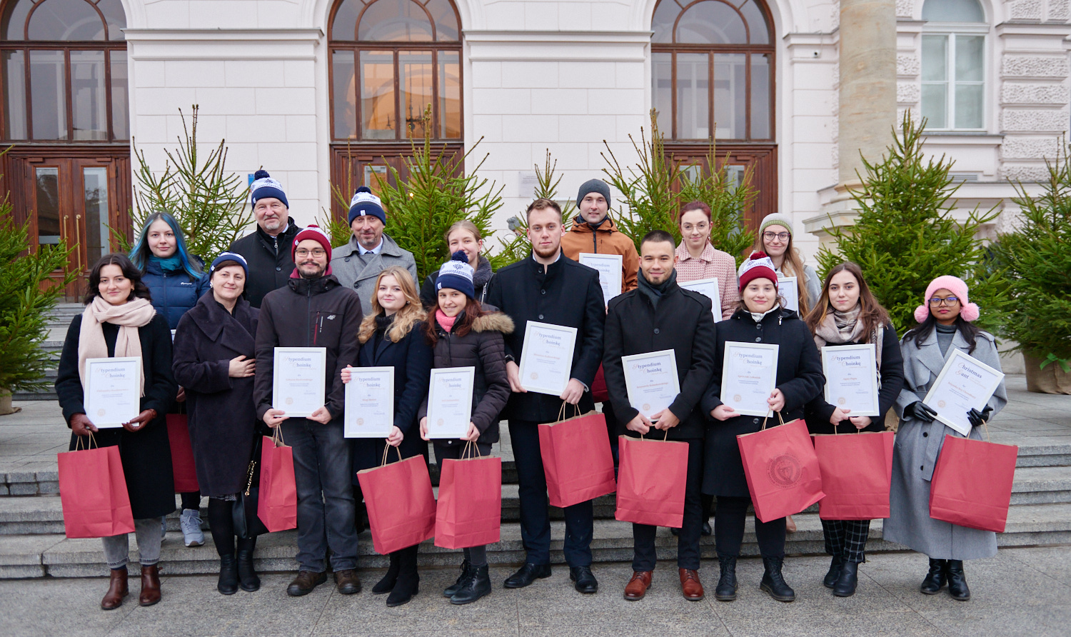 Photo of the winners of the Christmas Grant with representatives of the WUT Authorities