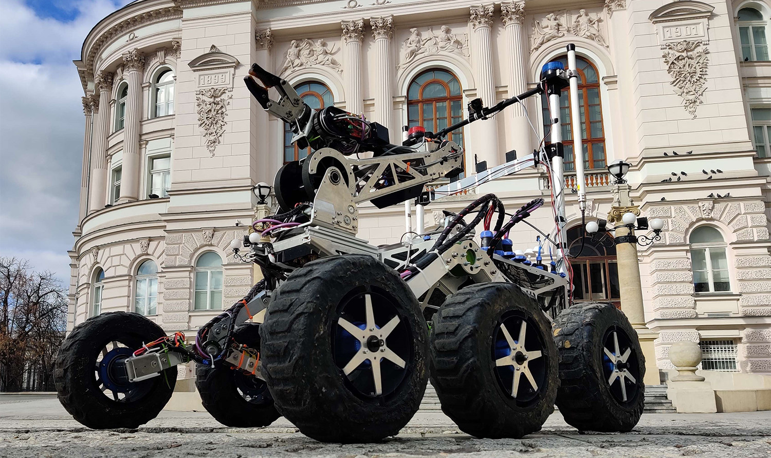 Photo of the rover constructed by the team from the Robotics Science Club