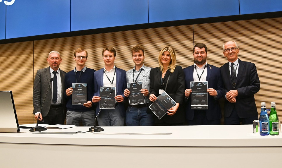 Photo of the FluoFibers team with prof. Mariusz Malinowski and prof. Zbigniew Brzózka