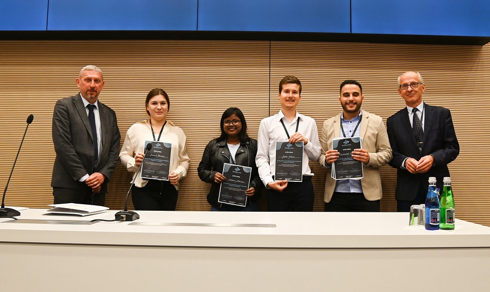 Photo of the Scienceporium team with prof. Mariusz Malinowski and prof. Zbigniew Brzózka