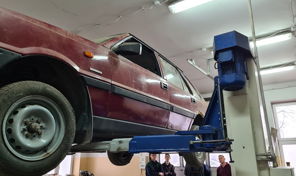 Photo of raised polonez