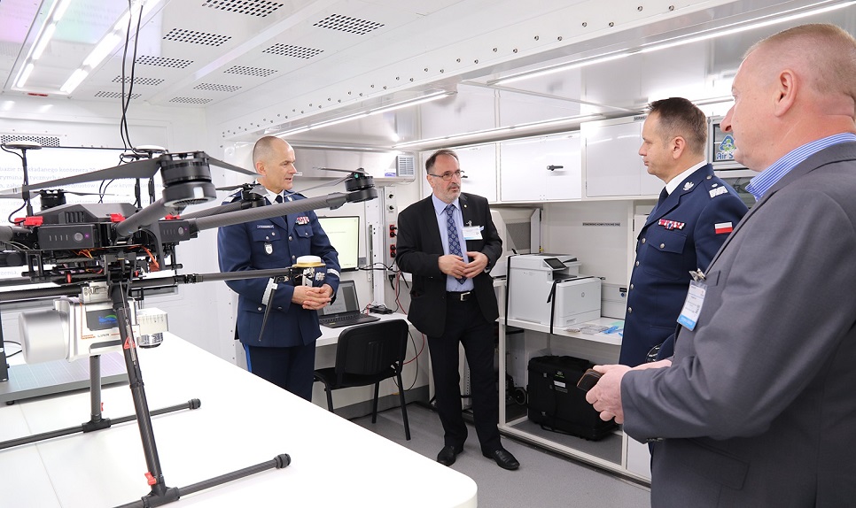 Photo of the presentation of the Mobile Forensic Platform for the First Deputy Police Commander in Chief and Provincial Police Commander in Kielce during the POLSECURE Fair