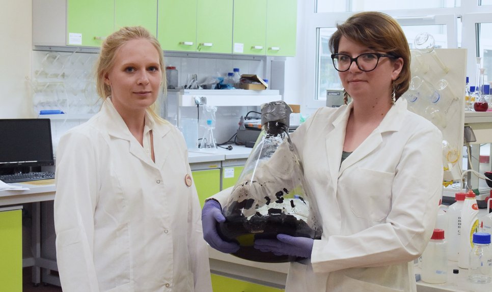 Photo of Zuzanna Bojarska, MSc, and Marta Mazurkiewicz-Pawlicka, PhD