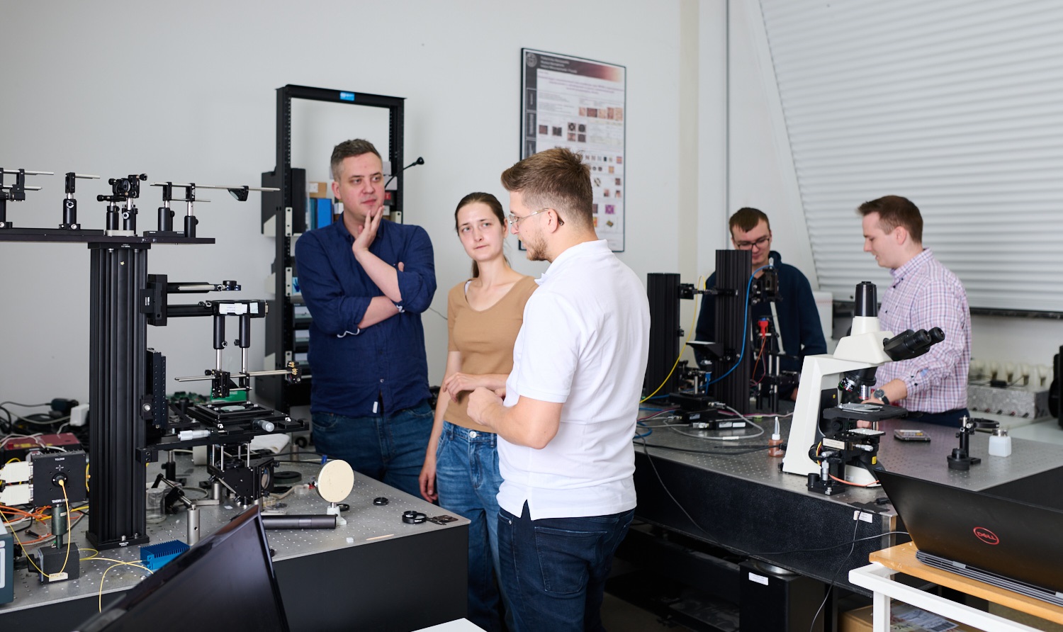 Photo of Professor Maciej Trusiak with part of the research team in the laboratory