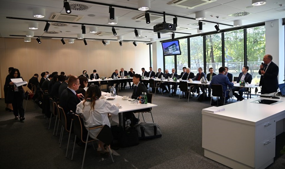 Photo of meeting participants 