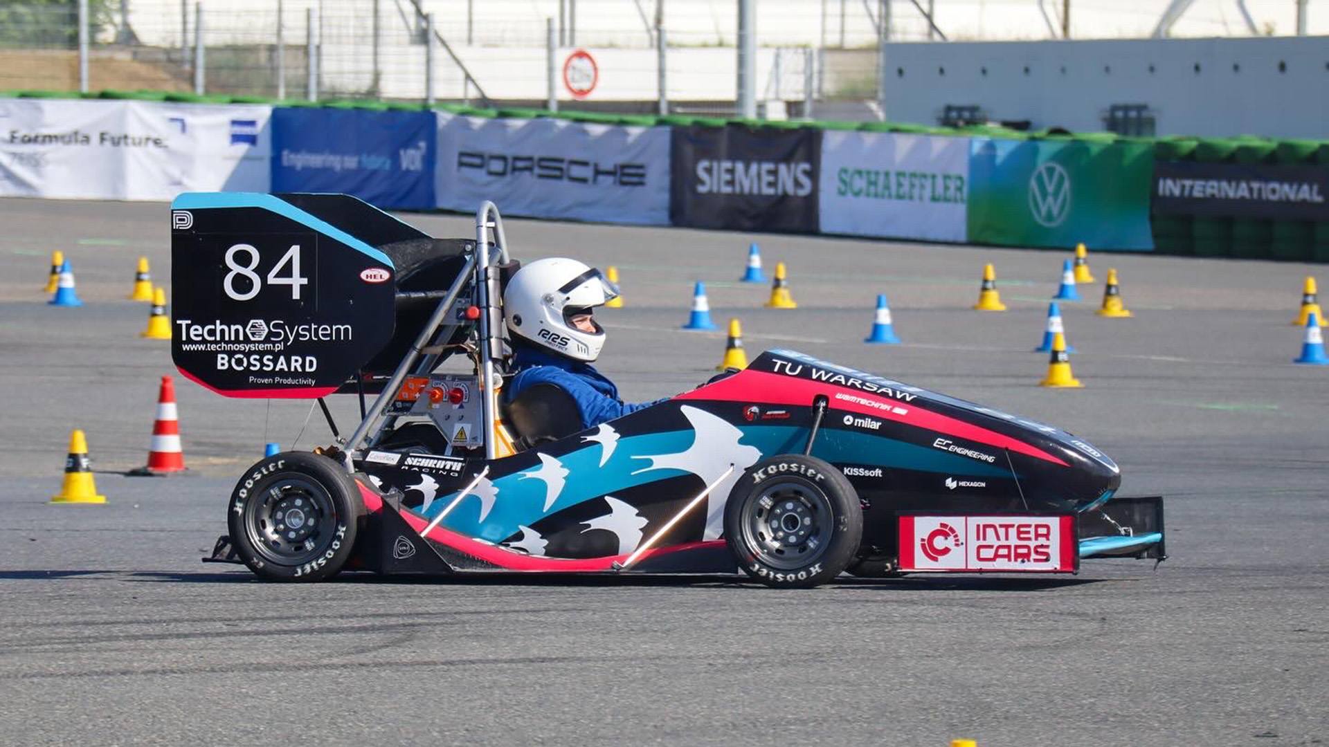 This year, the Proton Dynamic drivers used a new seat—designed and custom molded specifically to their needs