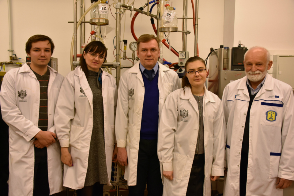 The inventors include Michał Wrzecionek, M.Sc., Eng., Agnieszka Gadomska-Gajadhur, Ph.D., Eng., Paweł Ruśkowski, Ph.D., Eng., Monika Budnicka, M.Sc., Eng. and Prof. Ludwik Synoradzki, Ph.D., D.Sc., Eng.; photo: BPI