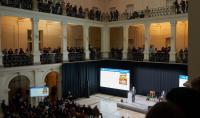 Photo from the the Nobel Prize winner's lecture presenting people who are sitting and standing in the Auditorium of WUT’s Faculty of Physics