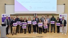 In the photo: the finals of the 3MT® competition at WUT - a commemorative photo of the finalists and jurors