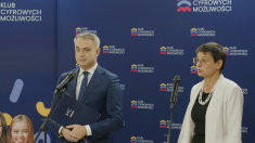 Krzysztof Gawkowski, Deputy Prime Minister and Minister of Digital Affairs and Agata Pilitowska, PhD, Vice-Dean for Student Affairs at the WUT’s Faculty of Mathematics and Information Science